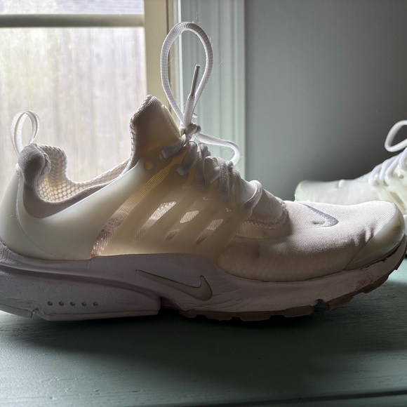 Nike White Athletic Shoes - Picture 3 of 6